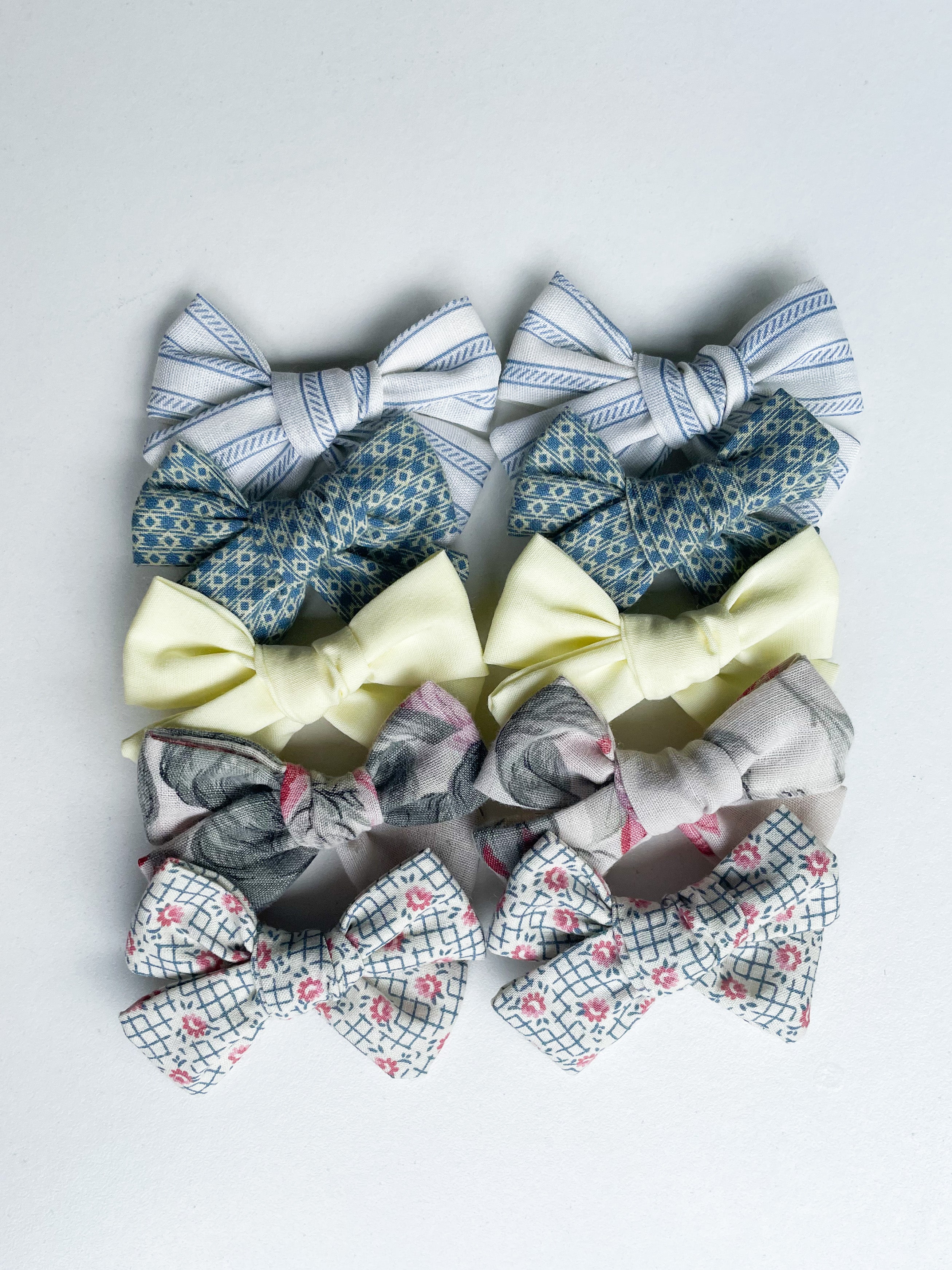 blue floral bundle